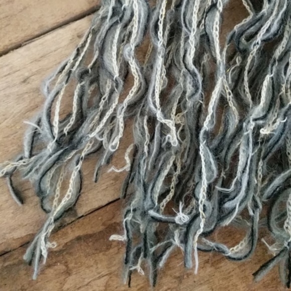 Large sage green open weave throw | blanket - Picture 2 of 3